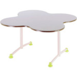 Fleur : table forme curviligne sur base ronde.