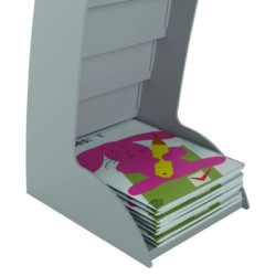 Espace de stockage à l'arrière du présentoir